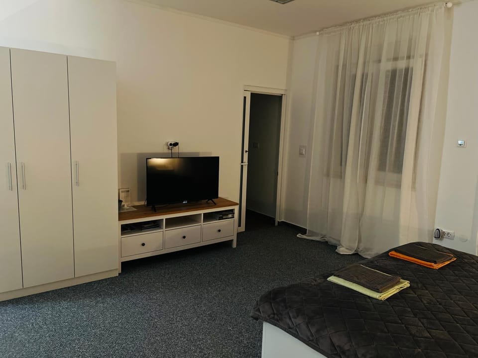WHOLE HOUSE FOREST-yard and BBQ, private parking House in Rijeka