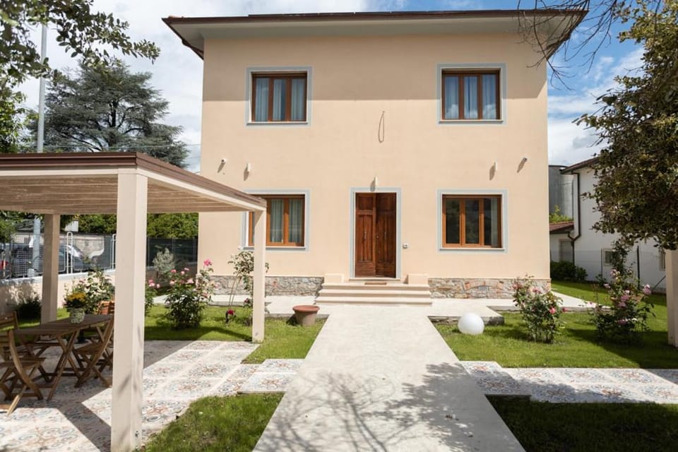 Property building, Facade/entrance, Day, Garden