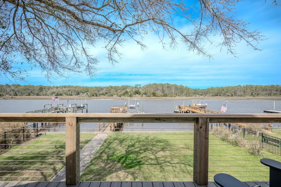 Yacht View House in Oak Island