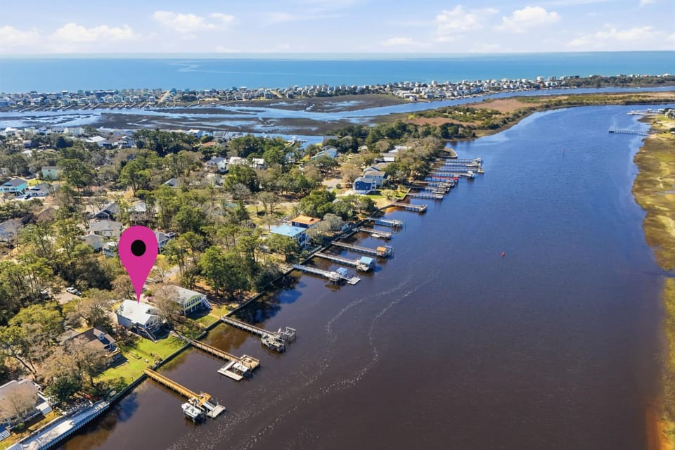 Yacht View House in Oak Island
