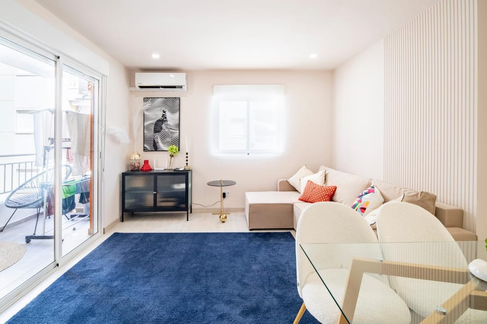 Living room, Seating area, Dining area, air conditioner