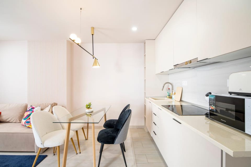 Dining area, minibar, kitchen, air conditioner