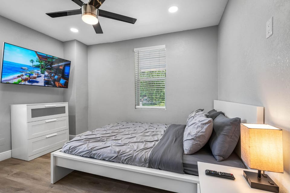 Cozy & Fully Remodeled Home in the Heart of Tampa! House in Tampa