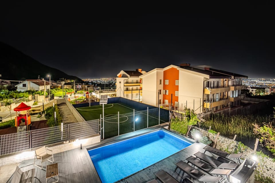 Swimming pool