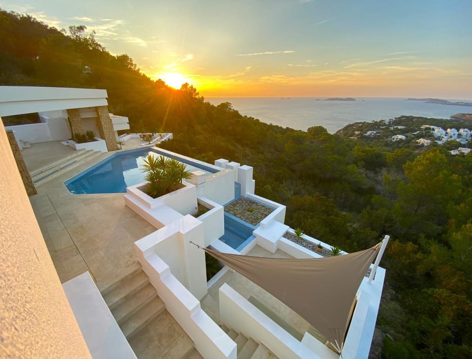 Nearby landmark, Natural landscape, Balcony/Terrace, Mountain view, Pool view, Sea view, Swimming pool, Sunset