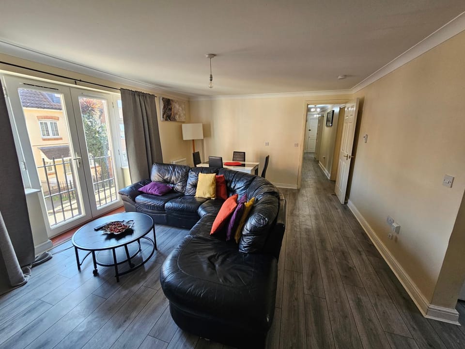 Sleek 4 bed Apartment with 2 bathrooms Apartment in Dartford