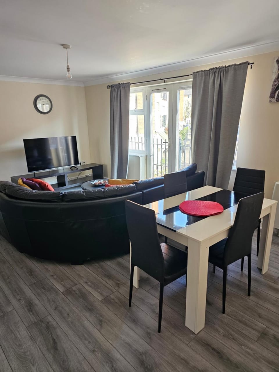 Sleek 4 bed Apartment with 2 bathrooms Apartment in Dartford
