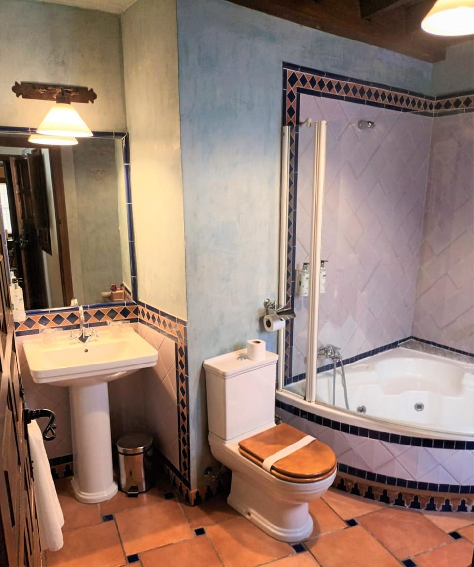 Hot Tub, Bathroom