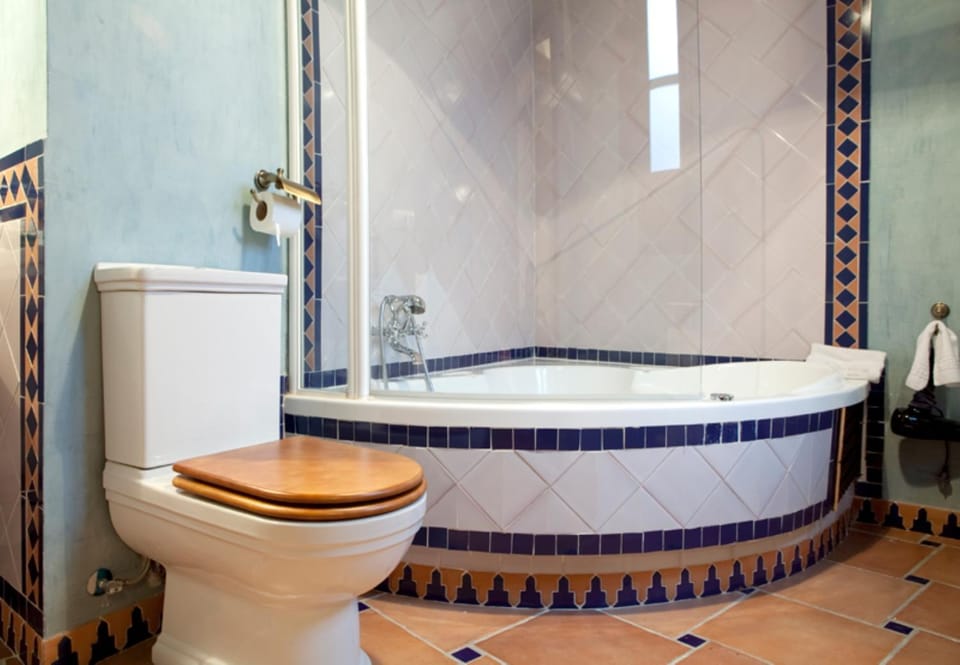 Hot Tub, Bathroom