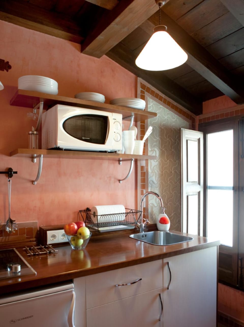 Kitchen or kitchenette, minibar, stove