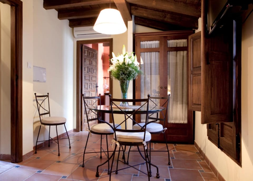 Living room, Dining area, kitchen