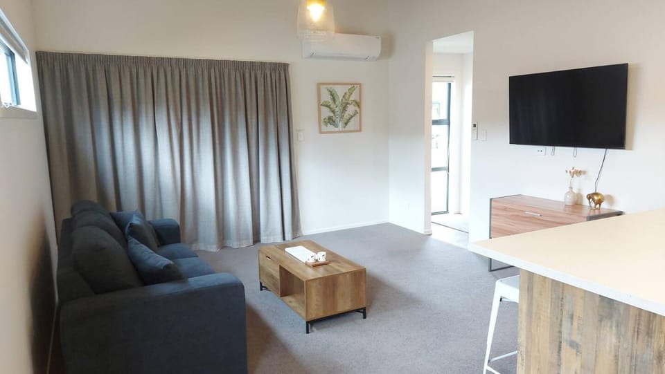 Sleek Suite by the Sand 1-bedroom Apartment in Dunedin