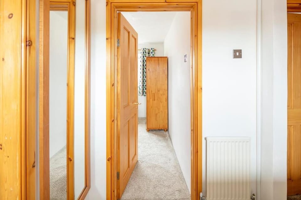 Double Room l Large TV l Great Transport Links Vacation rental in England