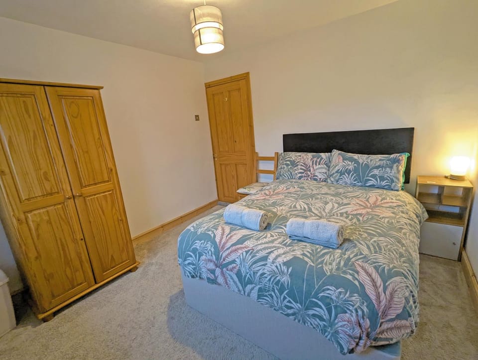 Bed, Photo of the whole room, Bedroom, towels, wardrobe