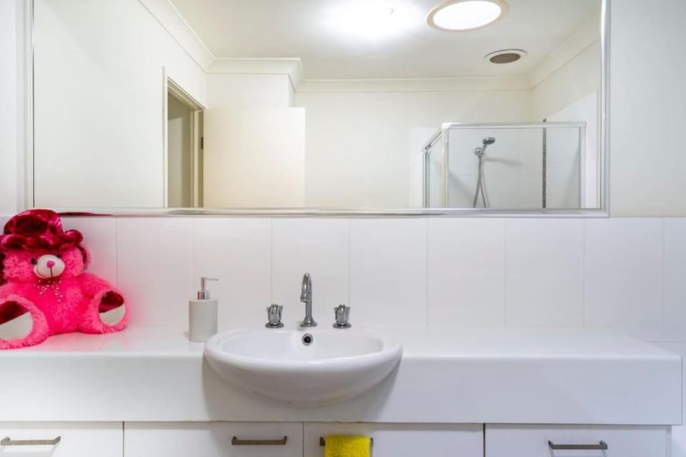 Private Room with Separate Bath in Shared Accommodation with Private Access Vacation rental in Mango Hill