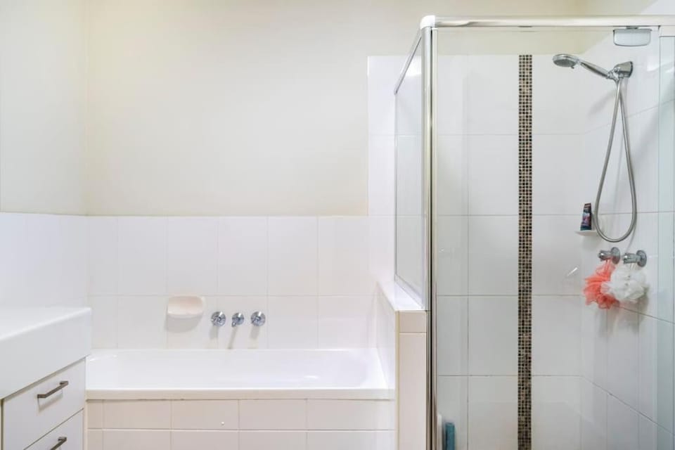 Private Room with Separate Bath in Shared Accommodation with Private Access Vacation rental in Mango Hill