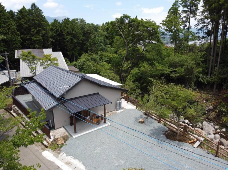 【コテージくぎの】大谷川沿いの露天風呂があるコテージ House in Japan