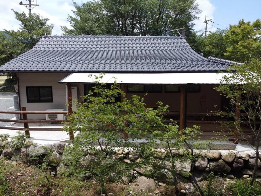 【コテージくぎの】大谷川沿いの露天風呂があるコテージ House in Japan