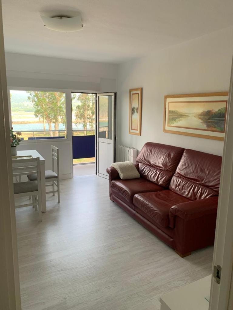 EDIFICIO EL MIRADOR -SITUADO en Playa del Puntal Villaviciosa Primera Linea Playa Apartment in Asturias