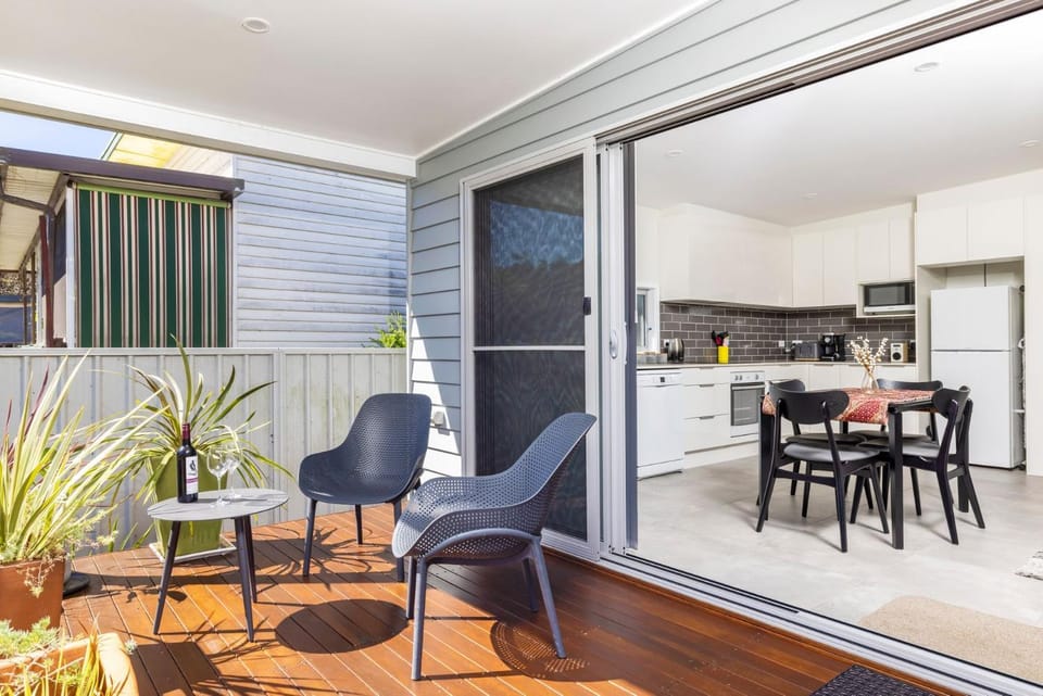 Patio, View (from property/room), Balcony/Terrace, Kitchen or kitchenette, Seating area, Dining area, minibar, pet friendly