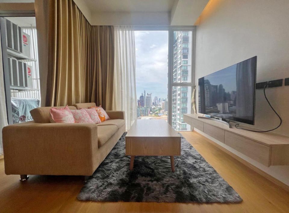 Communal lounge/ TV room, TV and multimedia, Living room, Seating area, Evening entertainment