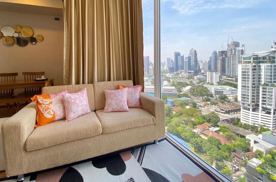 Day, View (from property/room), Living room, Seating area, City view