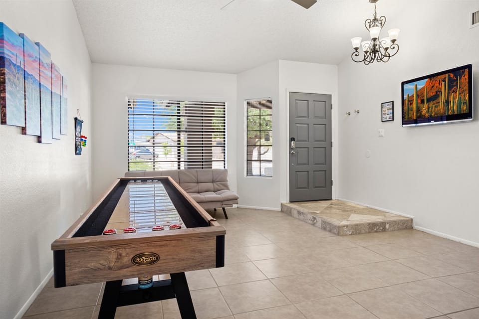 Bed, Game Room, TV and multimedia