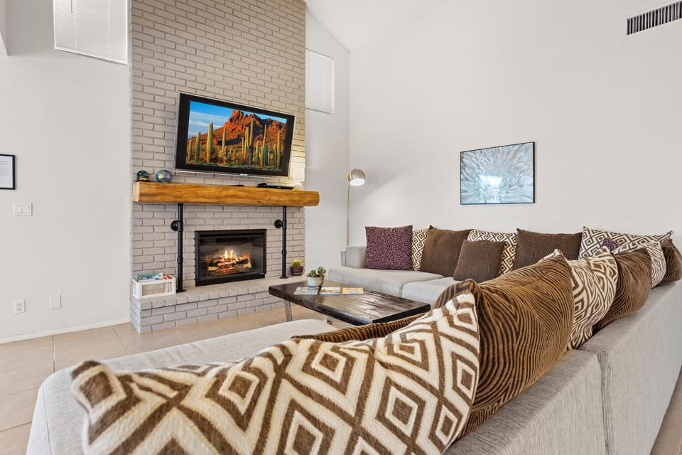TV and multimedia, Living room, Seating area, flat iron