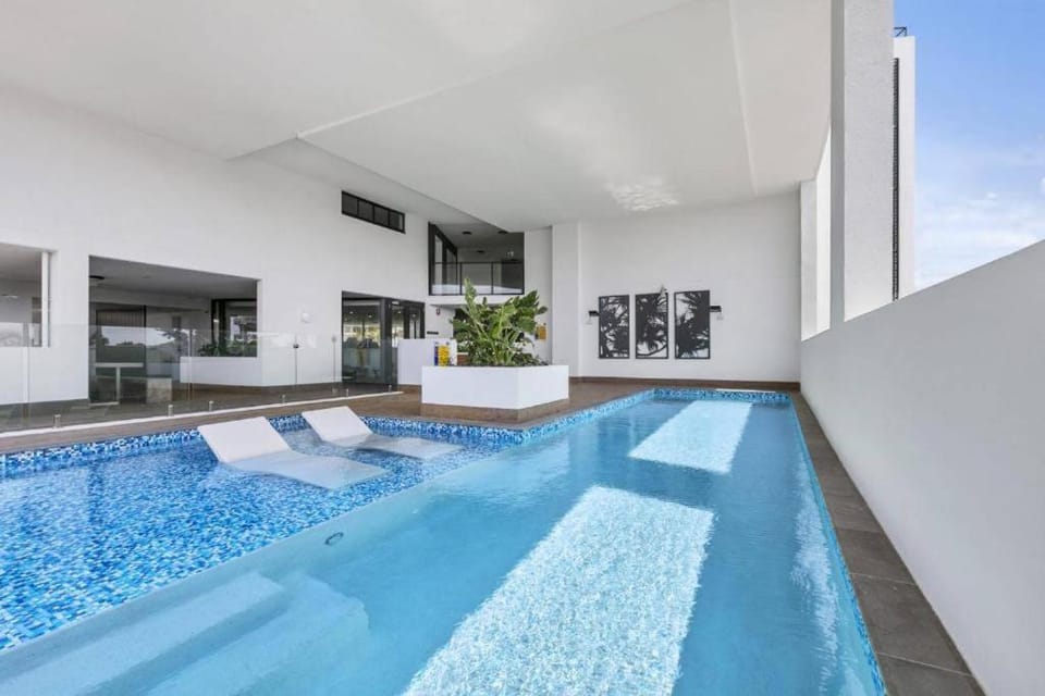Swimming pool, sunbed