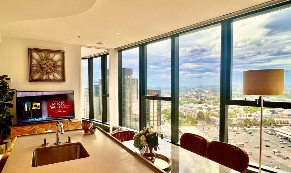 Highrise Best Location 2 Bedrooms & 2 Bathrooms Apartment in Melbourne