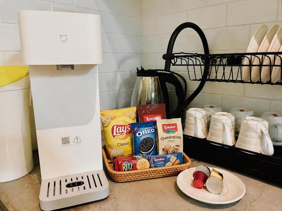Coffee/tea facilities, Kitchen or kitchenette, Food and drinks, Food
