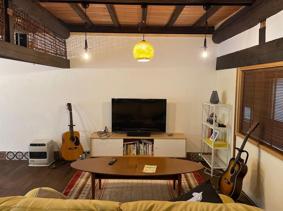 Communal lounge/ TV room