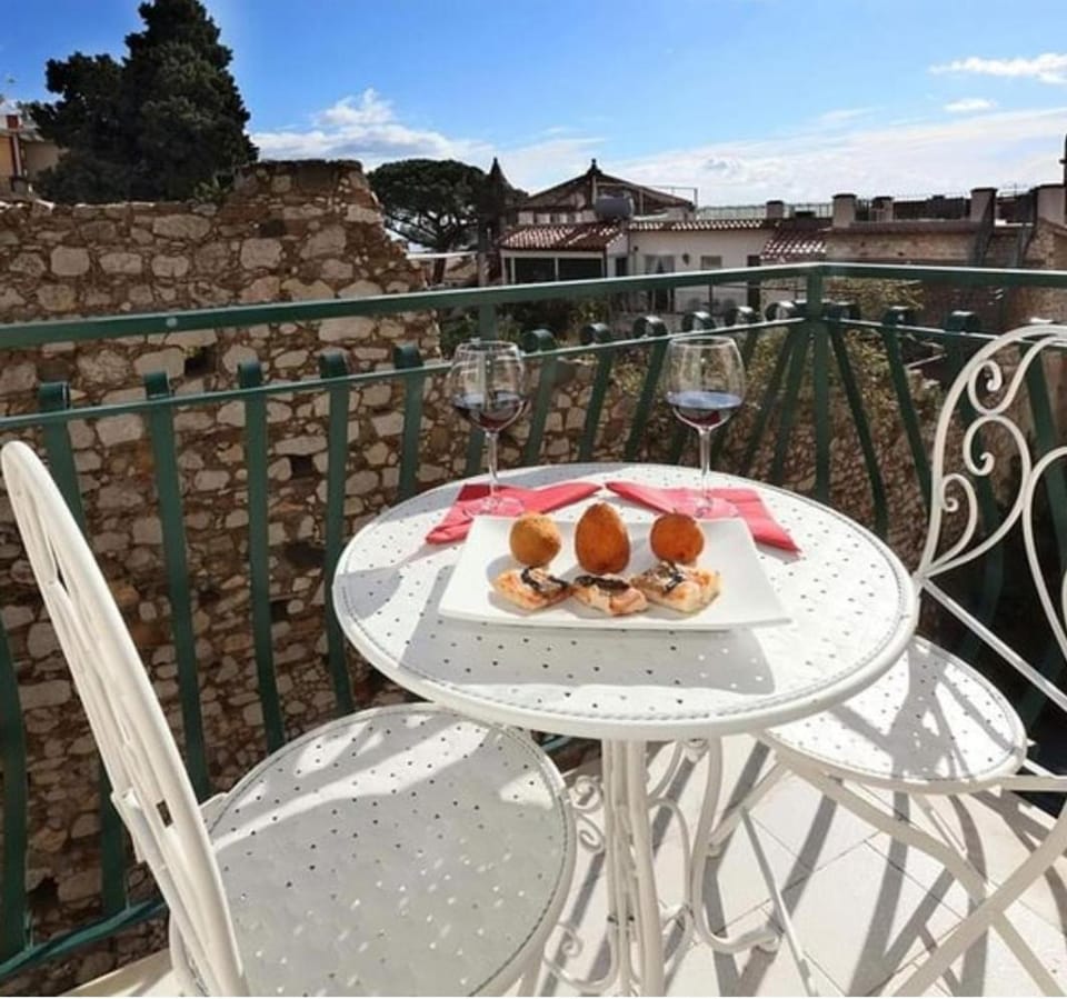 View (from property/room), Balcony/Terrace
