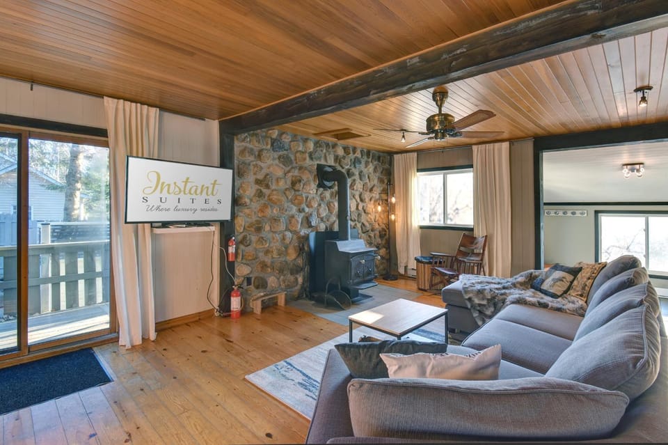 TV and multimedia, Living room, Seating area, Evening entertainment, flat iron