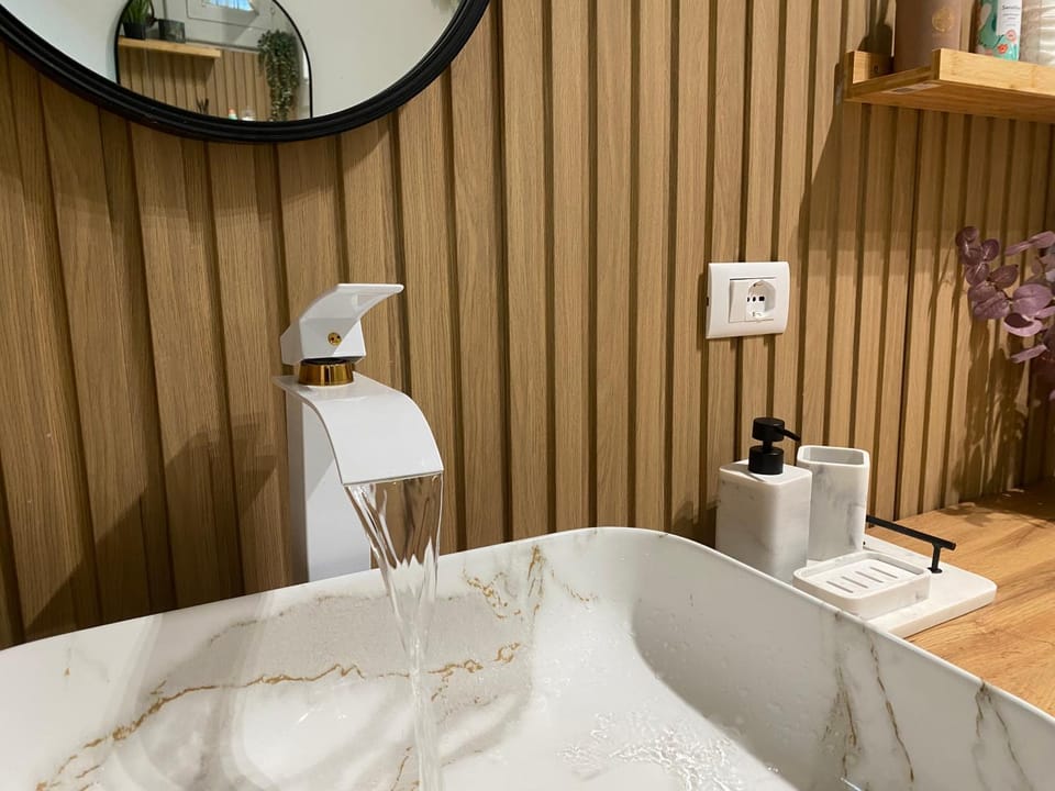 Bathroom, towels