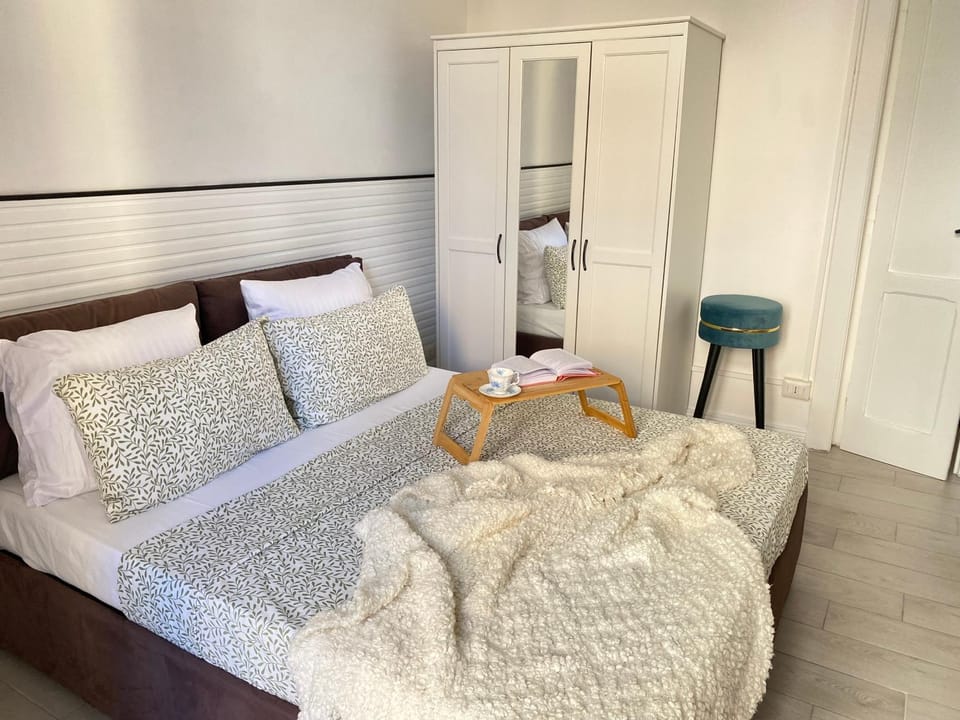 Bed, Photo of the whole room, Bedroom, towels, wardrobe