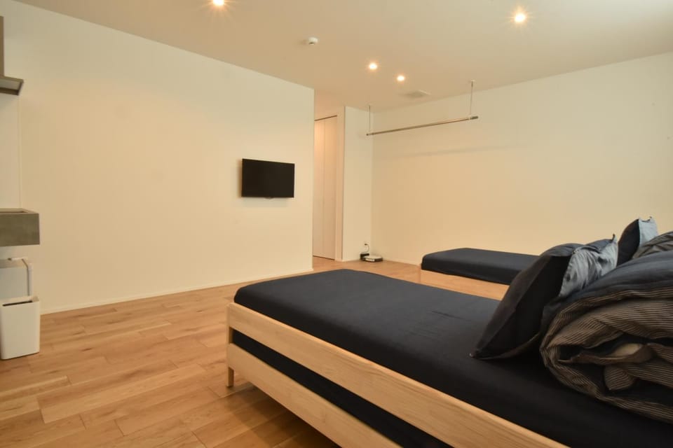 Enzo Ikeda A Apartment in Japan