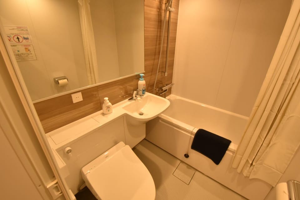 Enzo Ikeda A Apartment in Japan