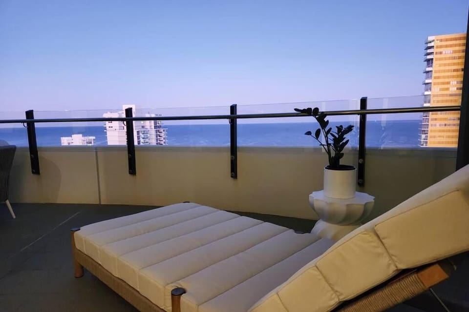 Modern luxury with breathtaking ocean views Apartment in Gold Coast