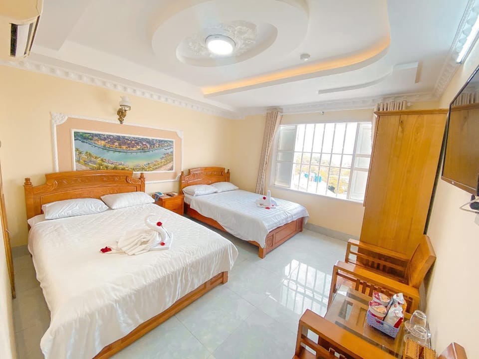 Bed, TV and multimedia, Photo of the whole room, Bedroom, towels, air conditioner