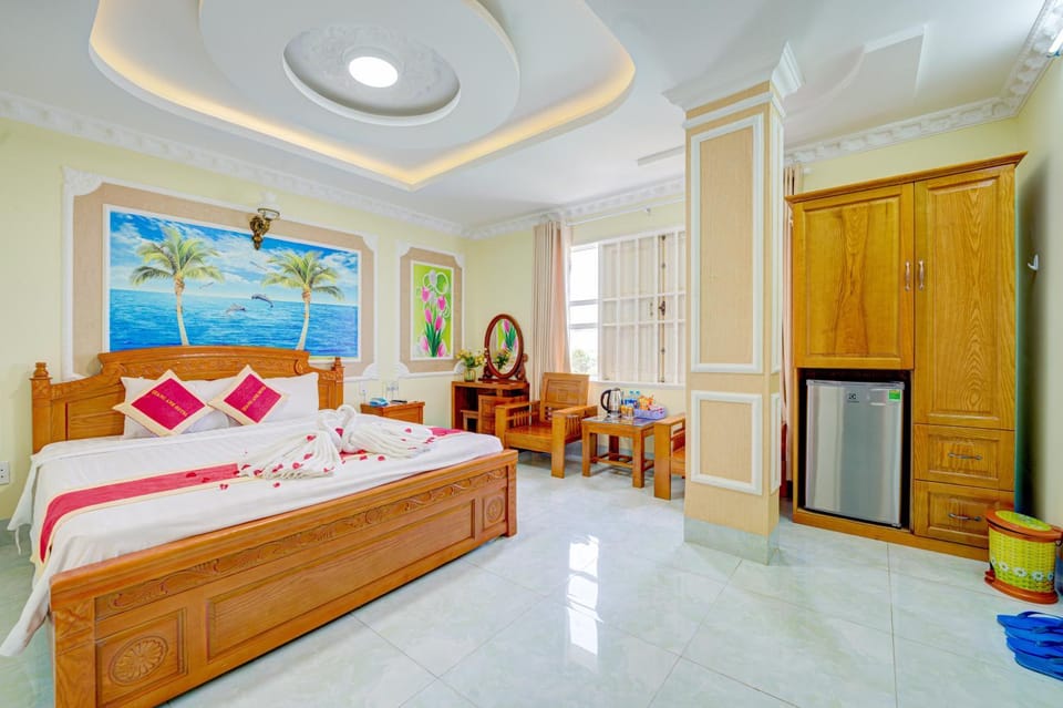 Bed, TV and multimedia, Photo of the whole room, Seating area, Bedroom, wardrobe