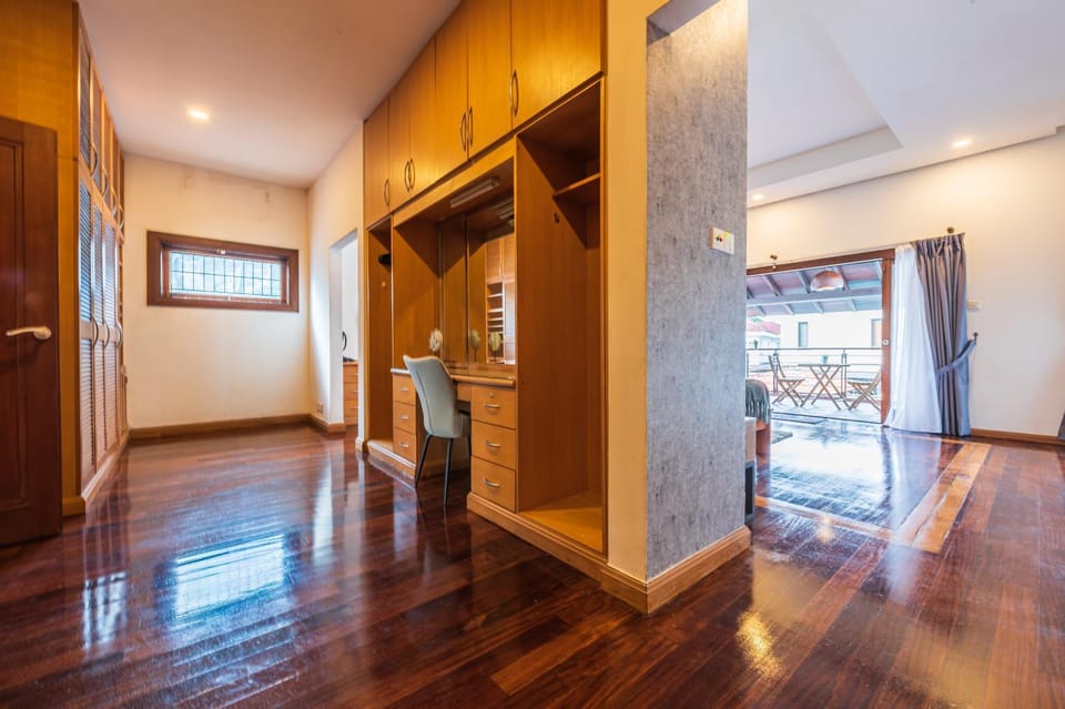 Bedroom, wardrobe