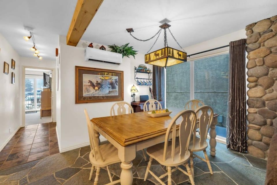 2 BDR Townhome with Lots of Charm Free Parking House in Park City