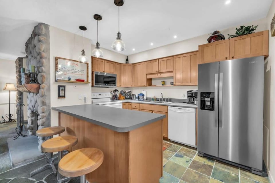 2 BDR Townhome with Lots of Charm Free Parking House in Park City
