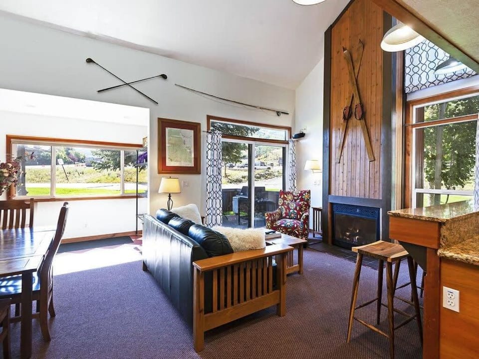 Charming 3 BDR Getaway with Views Walk to Ski Lift House in Park City
