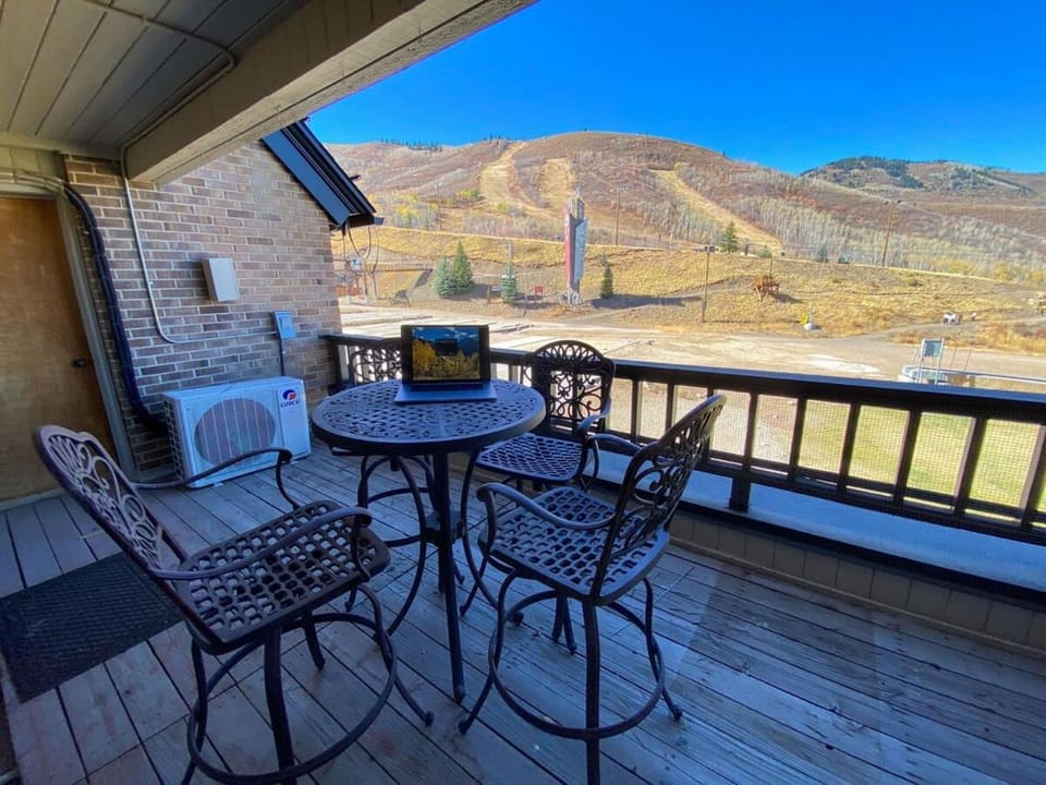1BDR Ski In Out Condo Stunning Mountain Location House in Park City