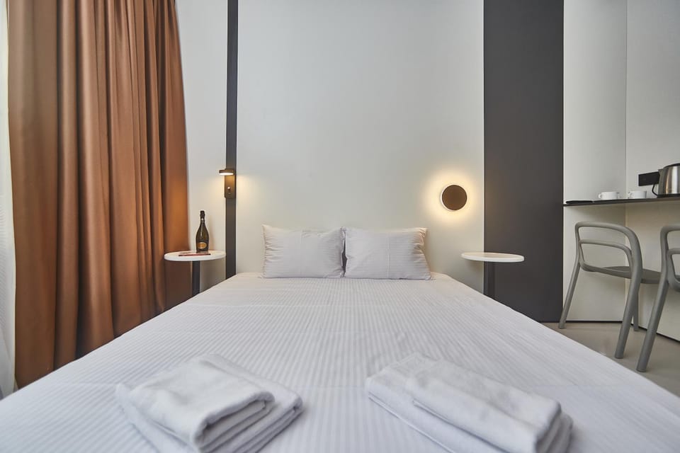 Bed, Photo of the whole room, Bedroom, hair dresser, towels