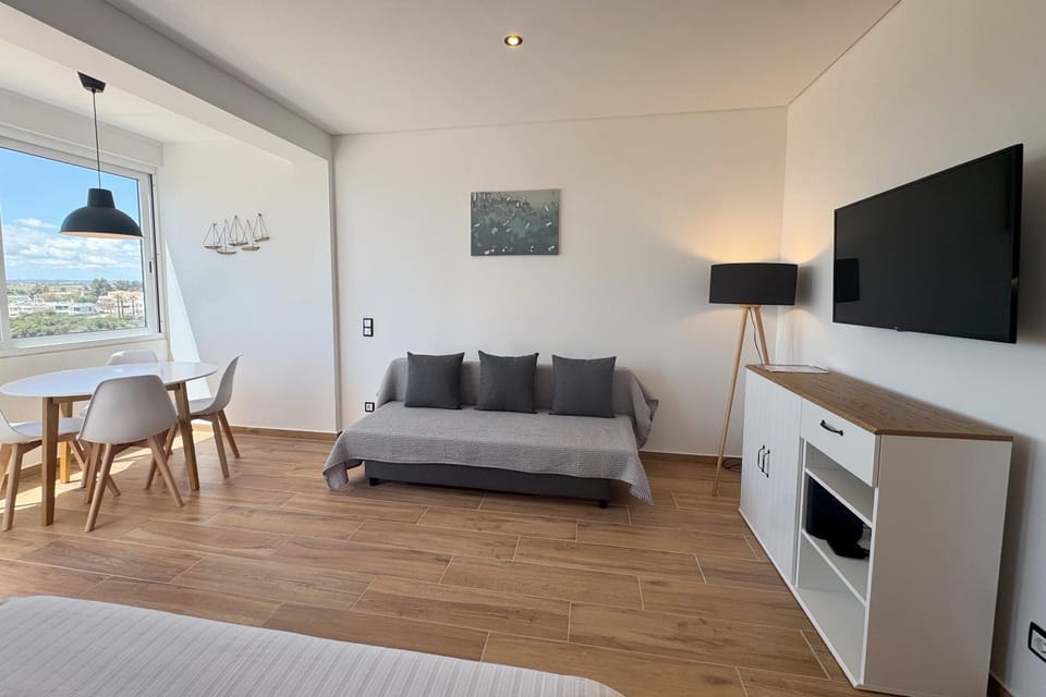 TV and multimedia, Living room, Bedroom