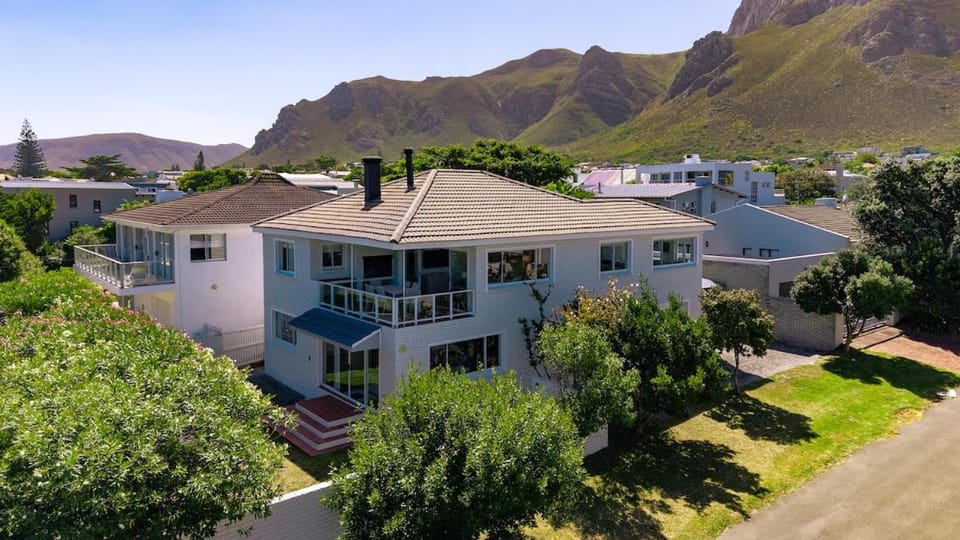 Property building, Bird's eye view, Mountain view