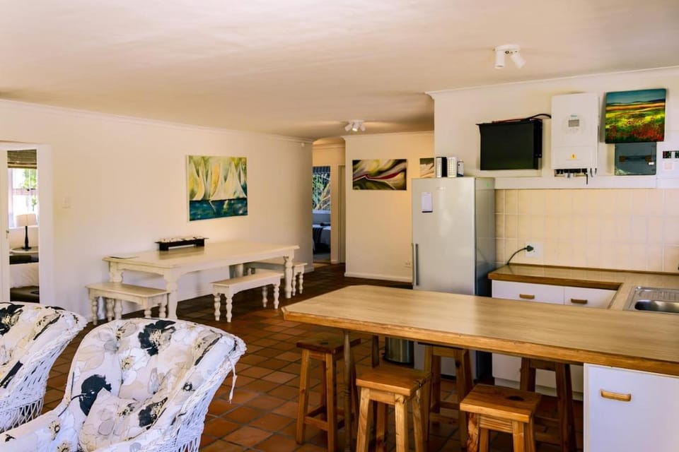 Kitchen or kitchenette, Living room, Seating area, pet friendly